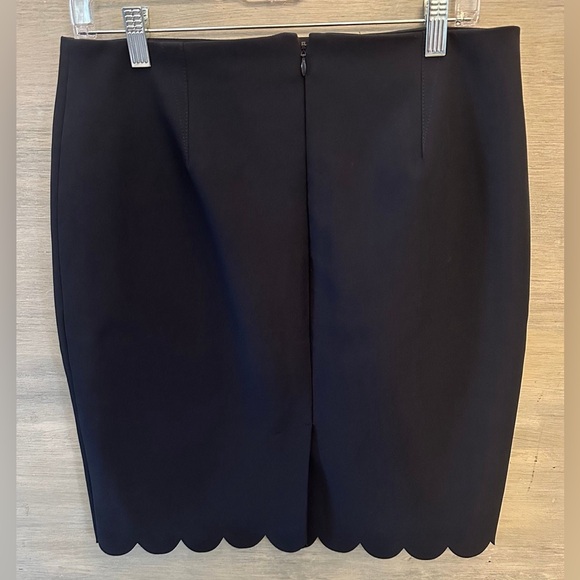 Banana Republic Pencil Skirt Navy Blue Scalloped Hem Size 8 Like New - Picture 4 of 9